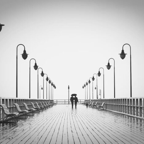 Which World Is Better: Online versus Offline?&nbsp;